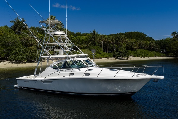 2004 Pursuit 38