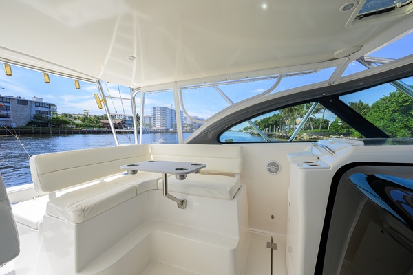 38ft Pursuit Yacht For Sale
