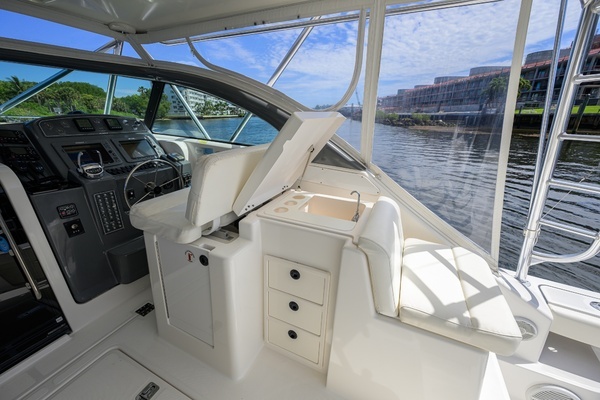 2004 Pursuit 38