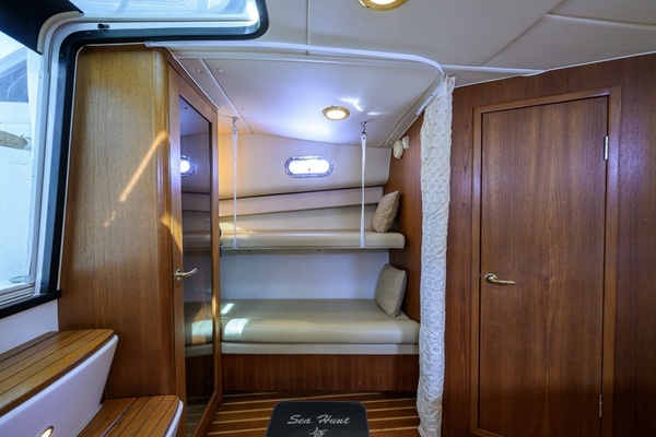 2004 Pursuit 38