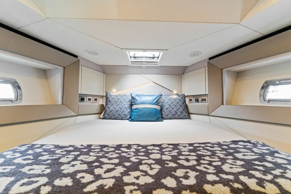 QUANTUM 70ft Pershing Yacht For Sale