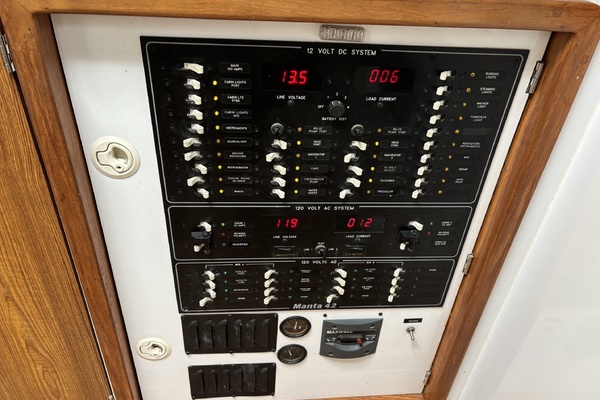 NAMID 42ft Manta Yacht For Sale