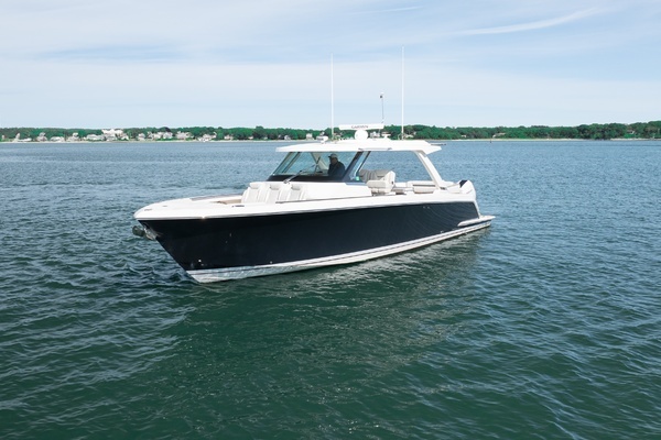 2024 Tiara Sport 43