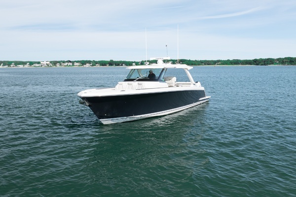 2024 Tiara Sport 43