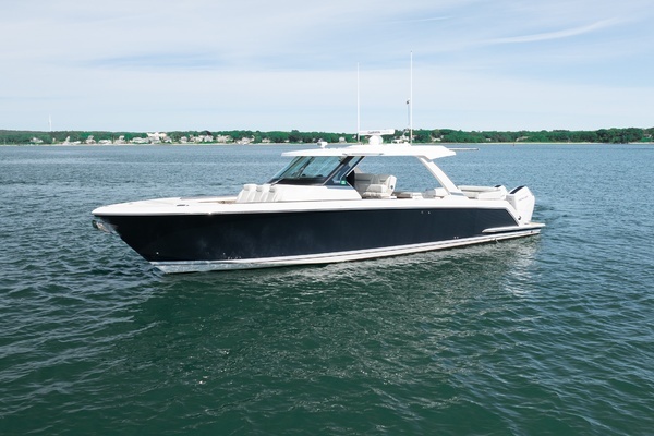 2024 Tiara Sport 43