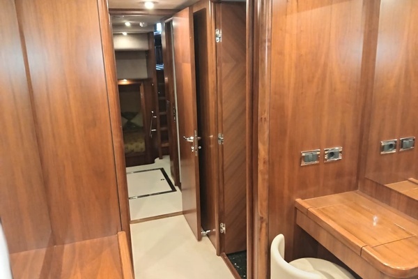 Photo of the 2006 Sunseeker Predator 82