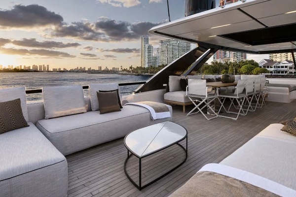 88ft Ferretti Yachts Yacht For Sale