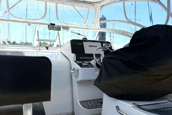 True North 32ft Pro Line Yacht For Sale