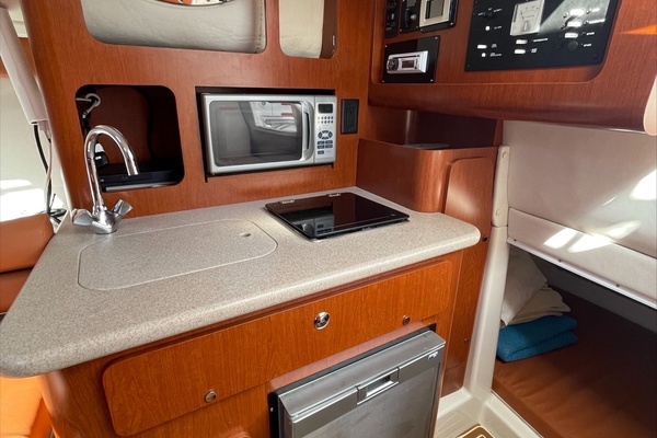 True North 32ft Pro Line Yacht For Sale