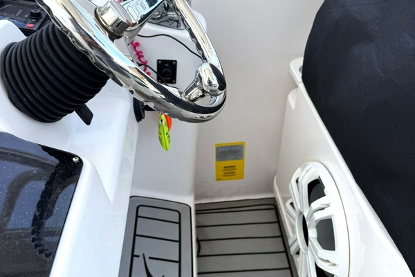 True North 32ft Pro Line Yacht For Sale