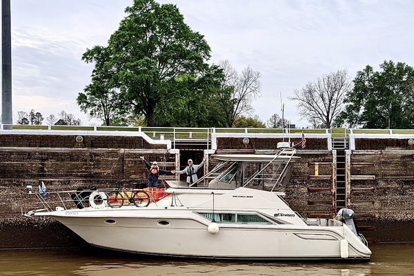 Manifest 42ft Cruisers Yachts Yacht For Sale