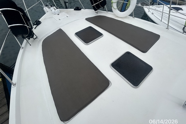 Manifest 42ft Cruisers Yachts Yacht For Sale