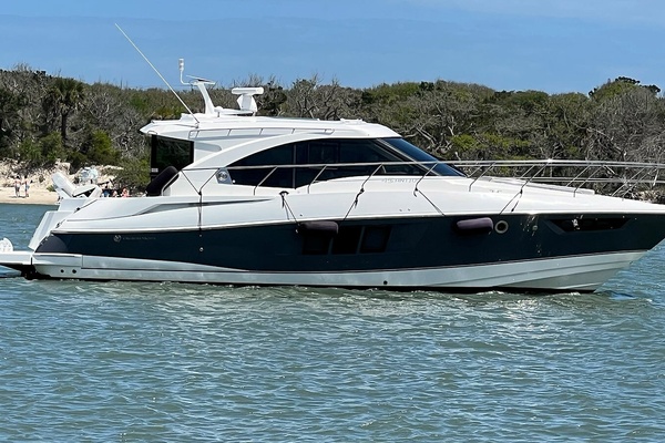 2018 Cruisers Yachts Cantius 45
