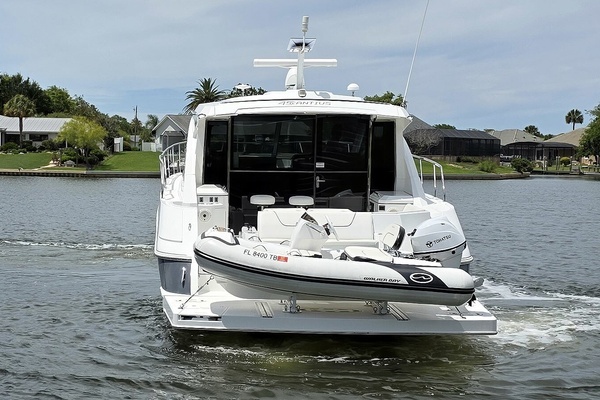 2018 Cruisers Yachts 45