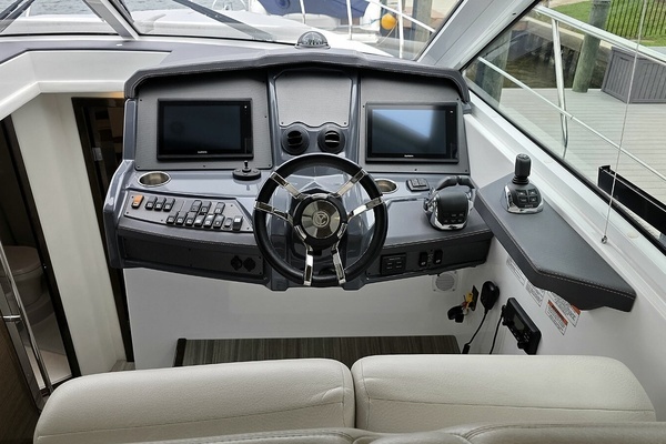 Cruisers Yachts Cantius 45 Yacht For Sale