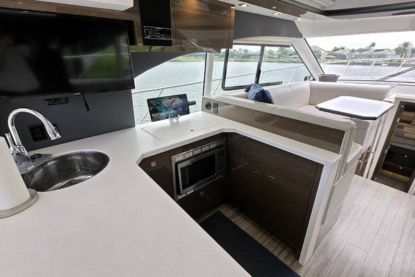 Main Cabin Galley Forward