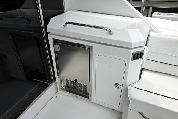 Cockpit Ice Maker and Cleaning Station