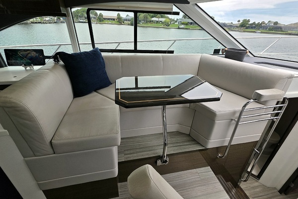 Main Cabin Dinette