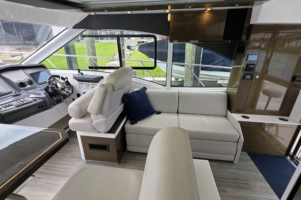 Main Cabin Starboard
