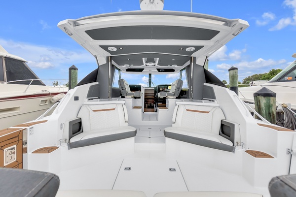 FORTY TWO 43ft Tiara Yachts Yacht For Sale