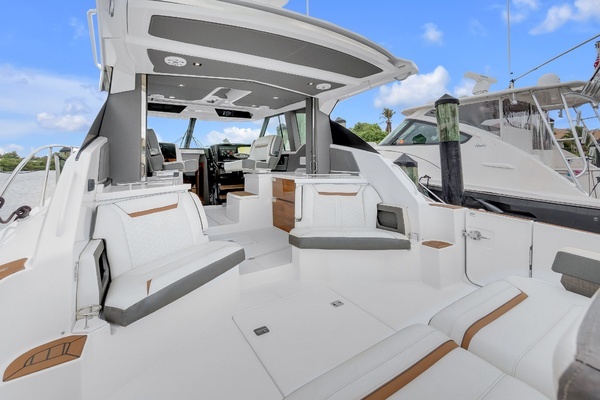 2021 Tiara Yachts 43