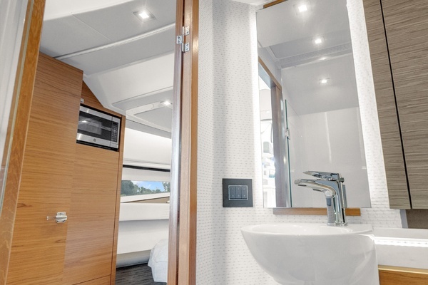 2021 Tiara Yachts 43