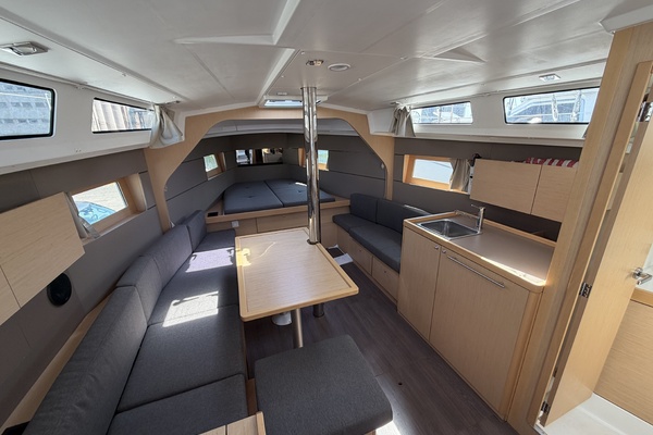 38ft Beneteau Yacht For Sale