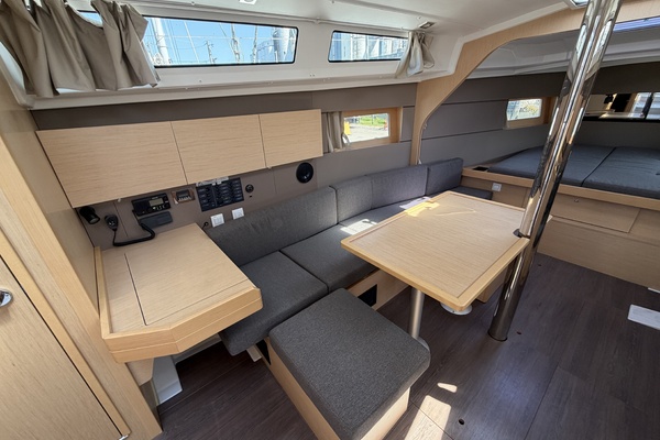 38ft Beneteau Yacht For Sale