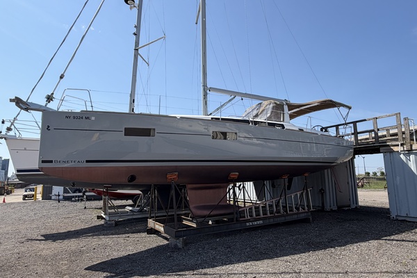 38ft Beneteau Yacht For Sale