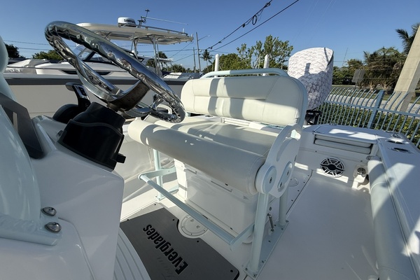 24ft Everglades Yacht For Sale