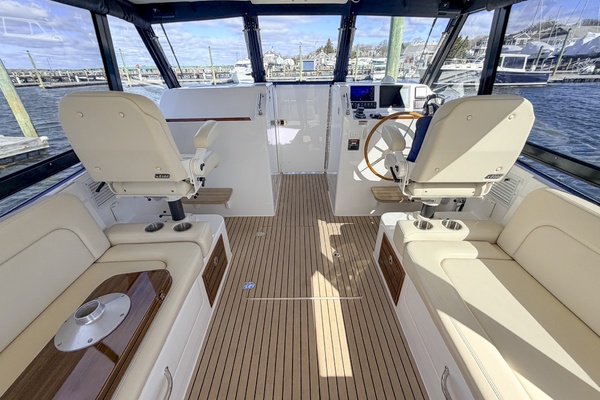 Lucky Boys 38ft MJM Yacht For Sale