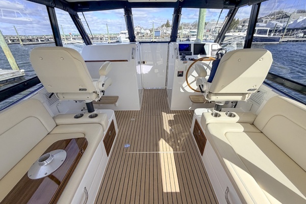 MJM 3 Yacht For Sale