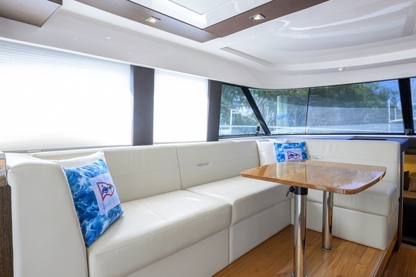Tiara Yachts 44 Flybridge Yacht For Sale
