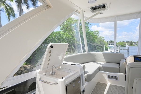 Tiara Yachts 44 Flybridge Yacht For Sale