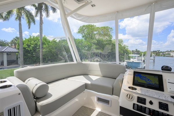 Tiara Yachts 44 Flybridge Yacht For Sale