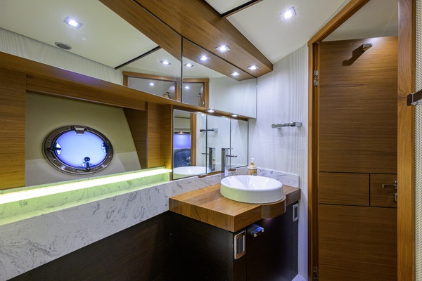 Tiara 44 Daybreak - Interior Head
