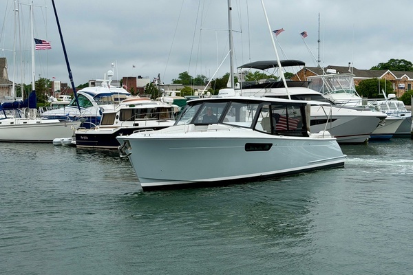 MJM 3 Yacht For Sale