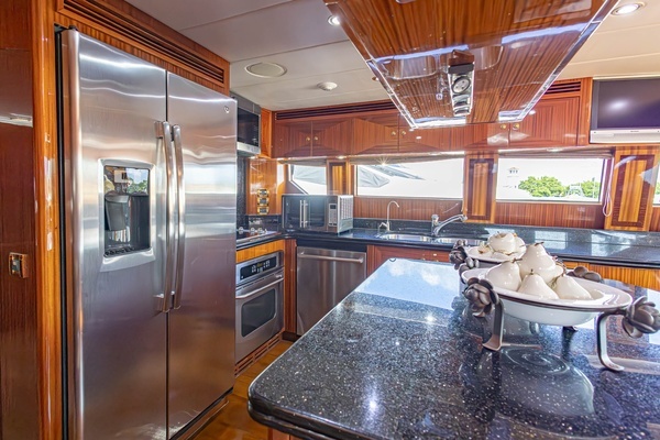Hargrave Enclosed Skylounge Yacht For Sale