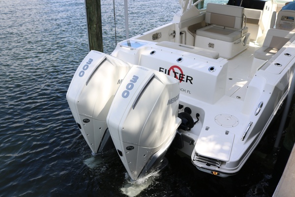 Boston Whaler 28 NO FILTER - Twin Engines
