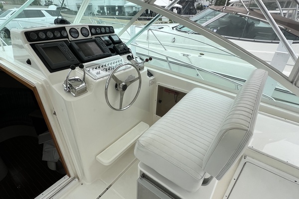 1998 Cabo 35