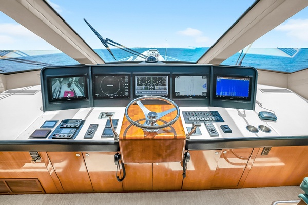 La La s Six Chicks 77ft Hatteras Yacht For Sale