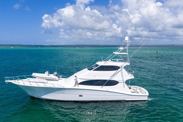 La La s Six Chicks 77ft Hatteras Yacht For Sale