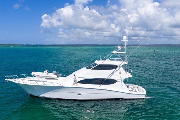 2008 Hatteras 77