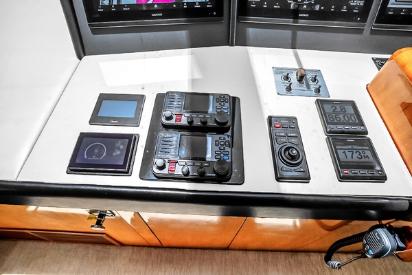 La La s Six Chicks 77ft Hatteras Yacht For Sale