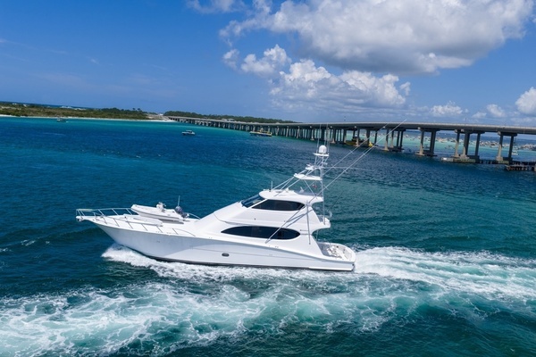 2008 Hatteras 77