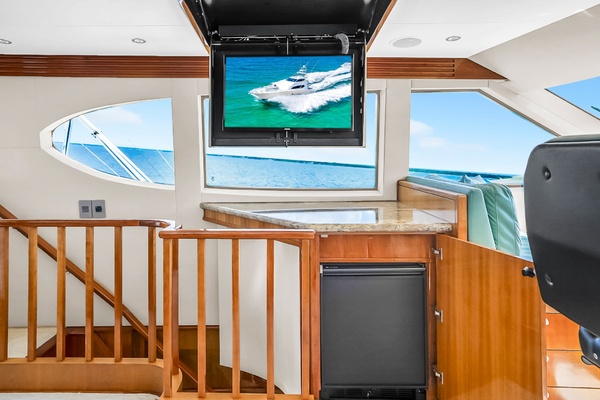 La La s Six Chicks 77ft Hatteras Yacht For Sale