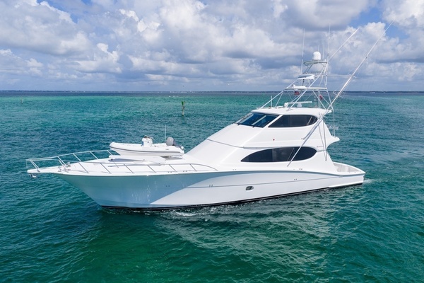 2008 Hatteras 77