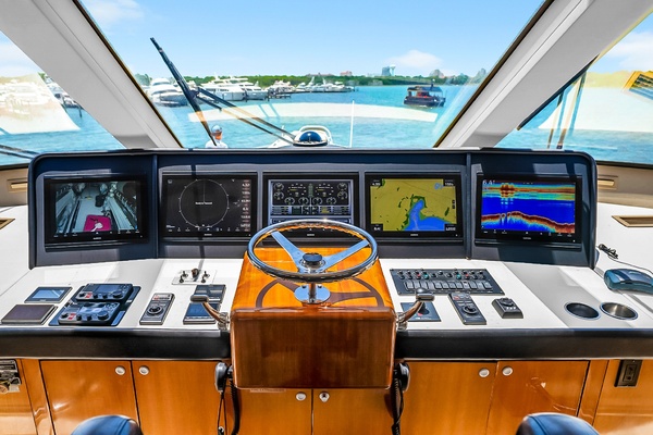 La La s Six Chicks 77ft Hatteras Yacht For Sale