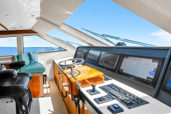 La La s Six Chicks 77ft Hatteras Yacht For Sale