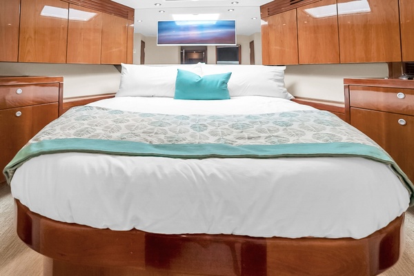 La La s Six Chicks 77ft Hatteras Yacht For Sale